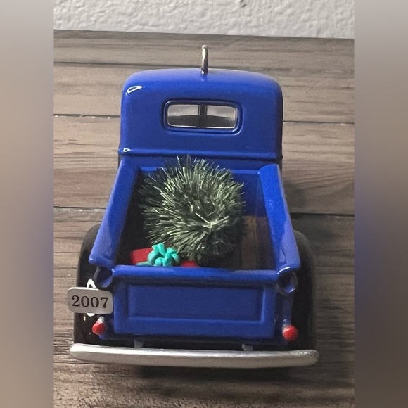 Hallmark NEW 2007 “1947 Chevrolet Pickup” Christmas Ornament 13th in Series GM - Picture 4 of 9